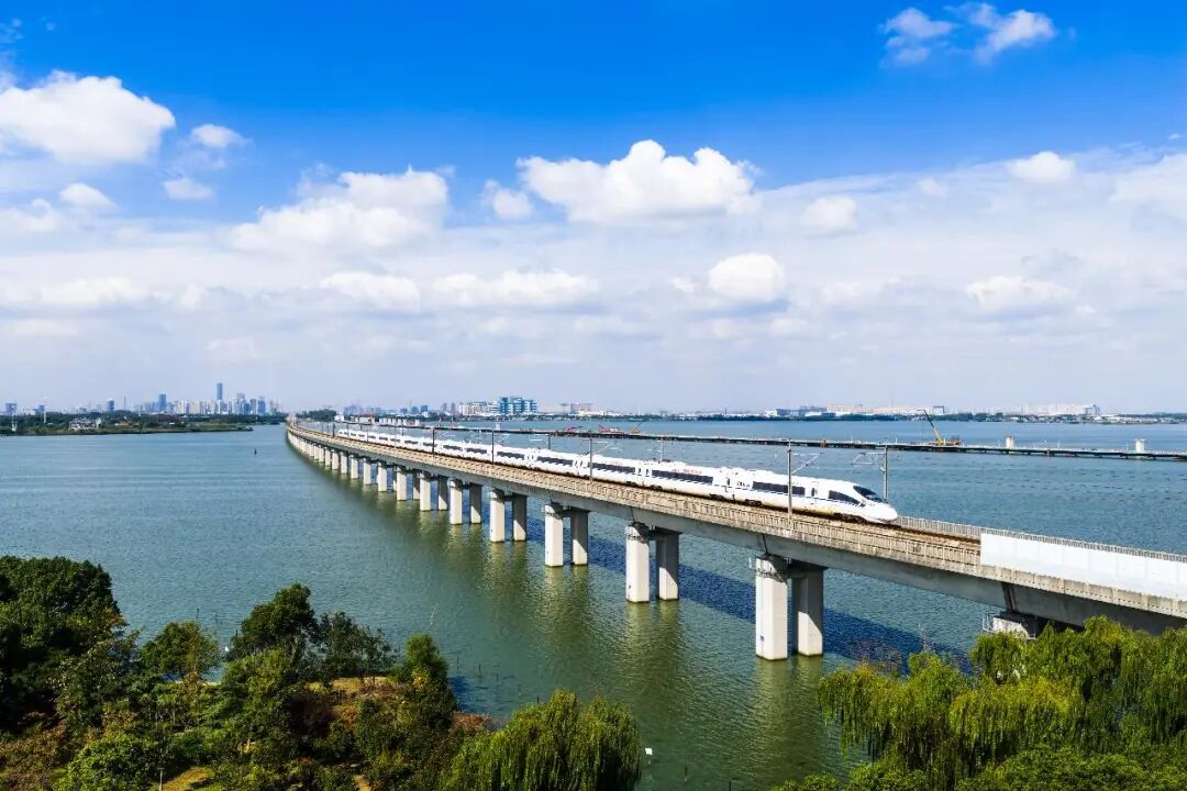 1764585260820478-1764585261084989